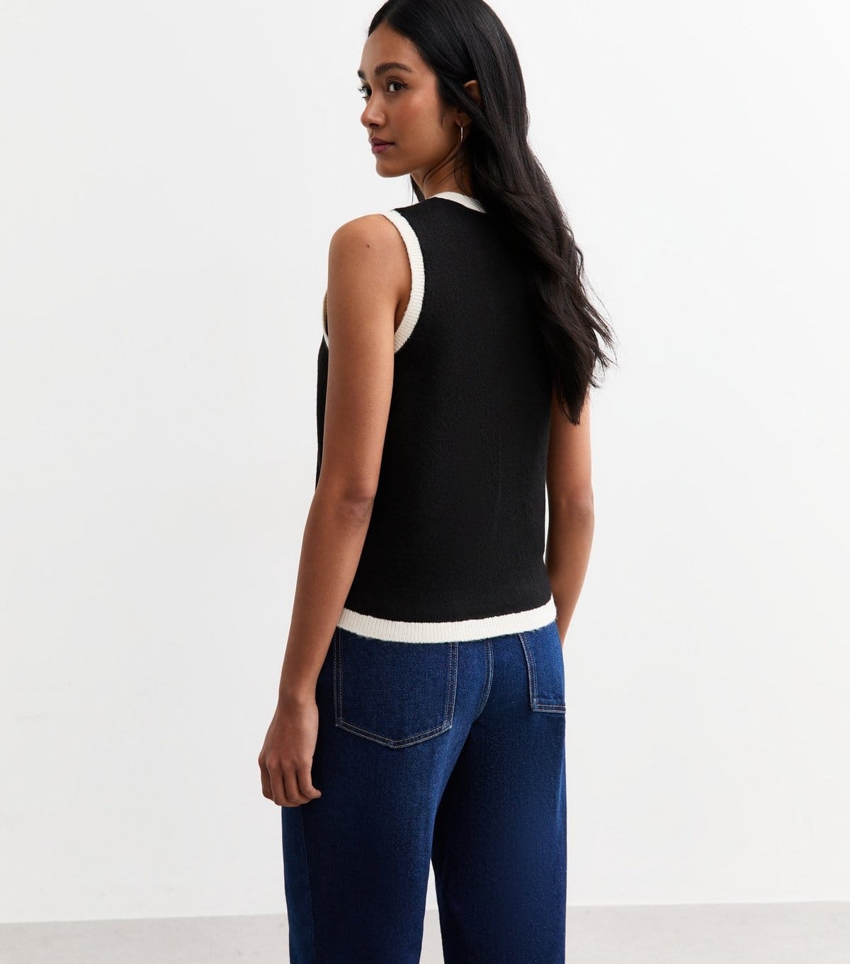 New Look Women's Black Contrast Trim Buttoned Vest New Look - 4