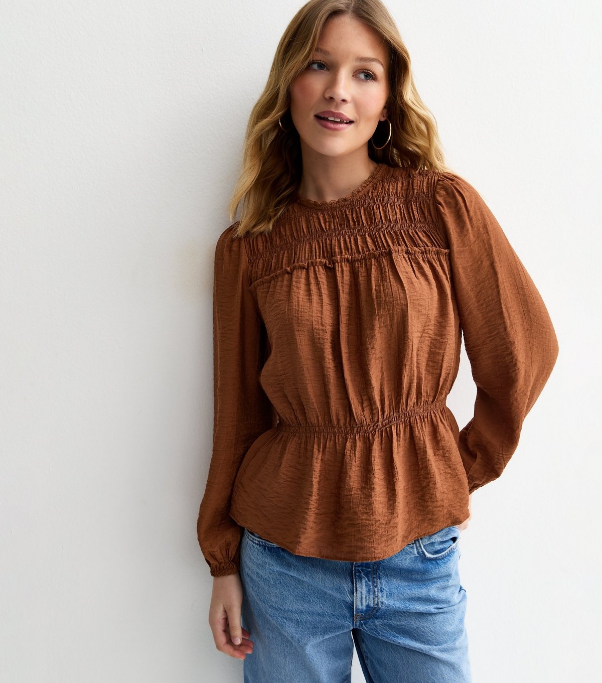 New Look Women's Dark Brown Shirred Crew Neck Blouse New Look - 2