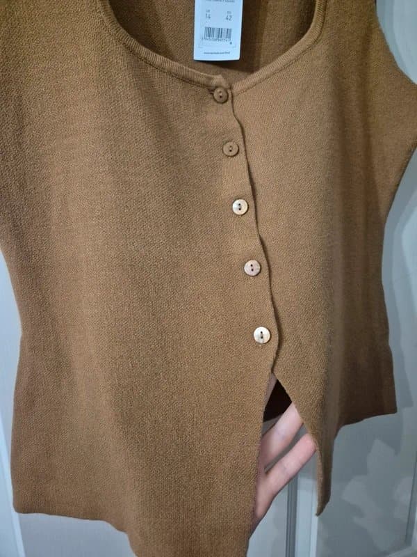 New Look New Look  knit square neck waistcoat.