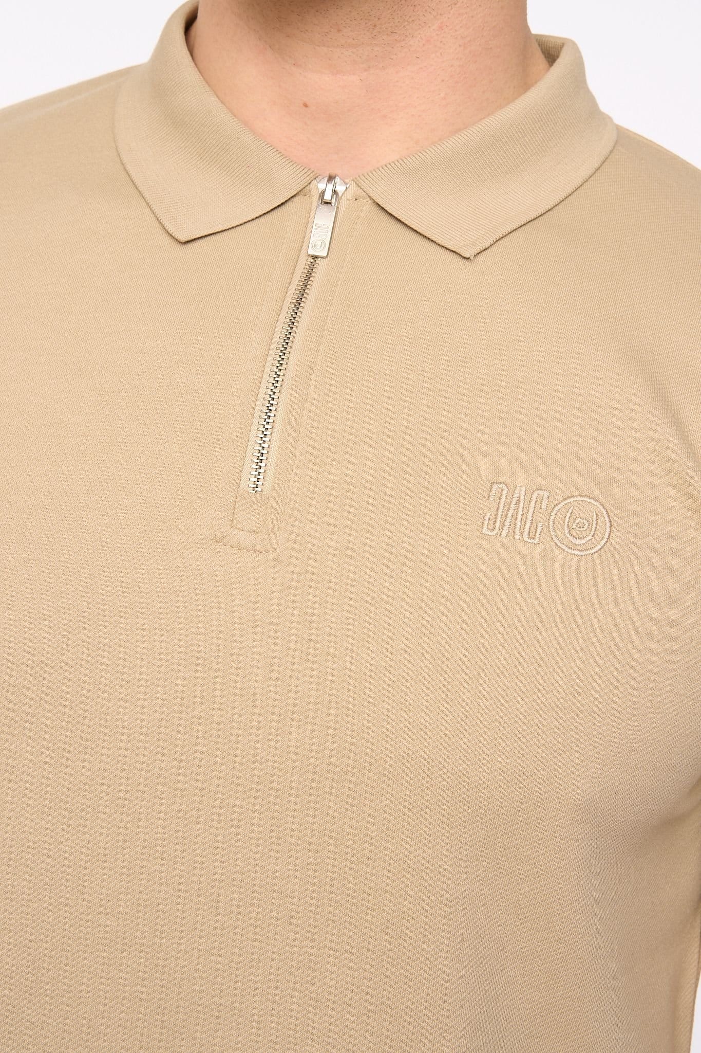 Duck&Cover Duck&Cover Men's Sherborn Smart Zip Polo with Sleeve Panels in Stone - 4