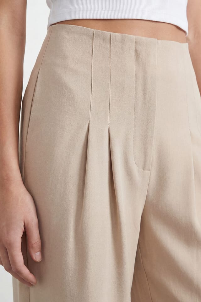 Warehouse Warehouse Women's Extreme High Waisted Wide Leg Pleated Tailored Trousers in Stone - 2