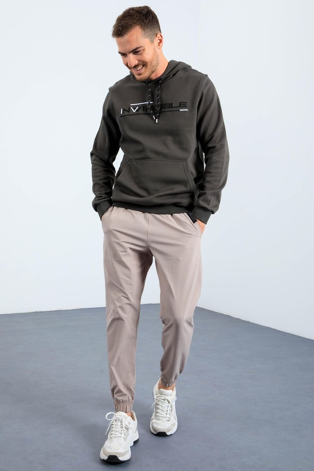 Tommy Life Tommy Life Men's Printed Hooded Sweatshirt With Pocket in Charcoal - 4