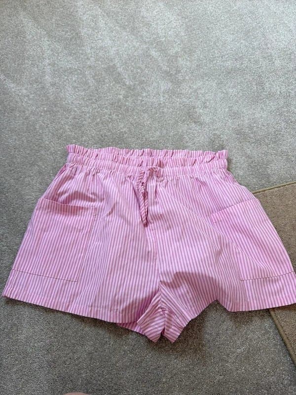 Boohoo pink striped shorts