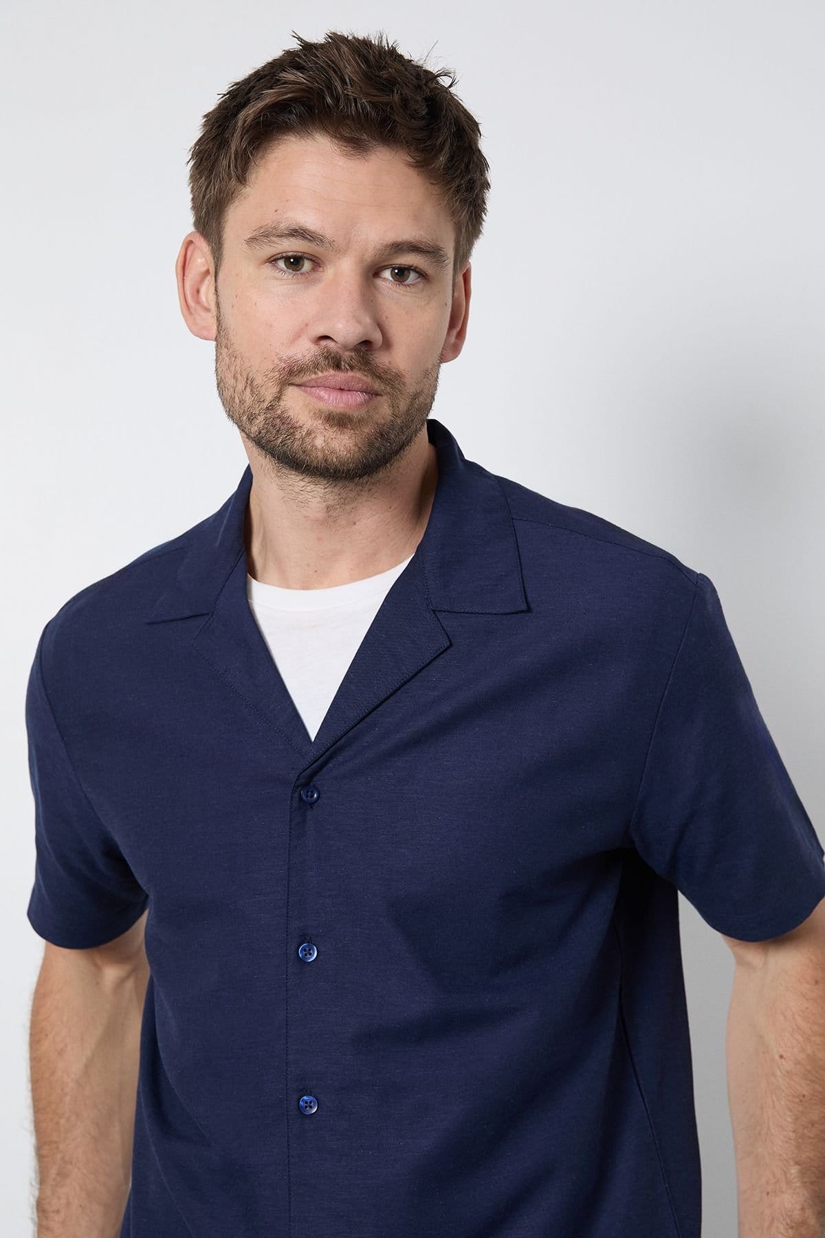 Burton Burton Men's Navy Linen Blend Short Sleeve Resort Shirt - 4