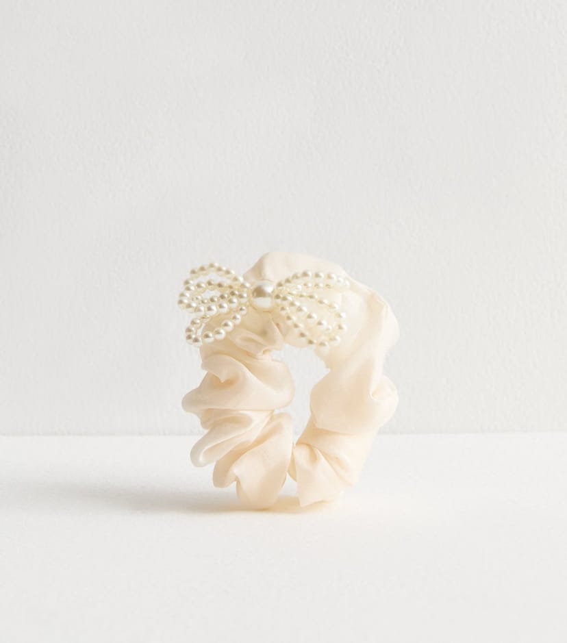 New Look Cream Faux Pearl Bow Scrunchie New Look - 1