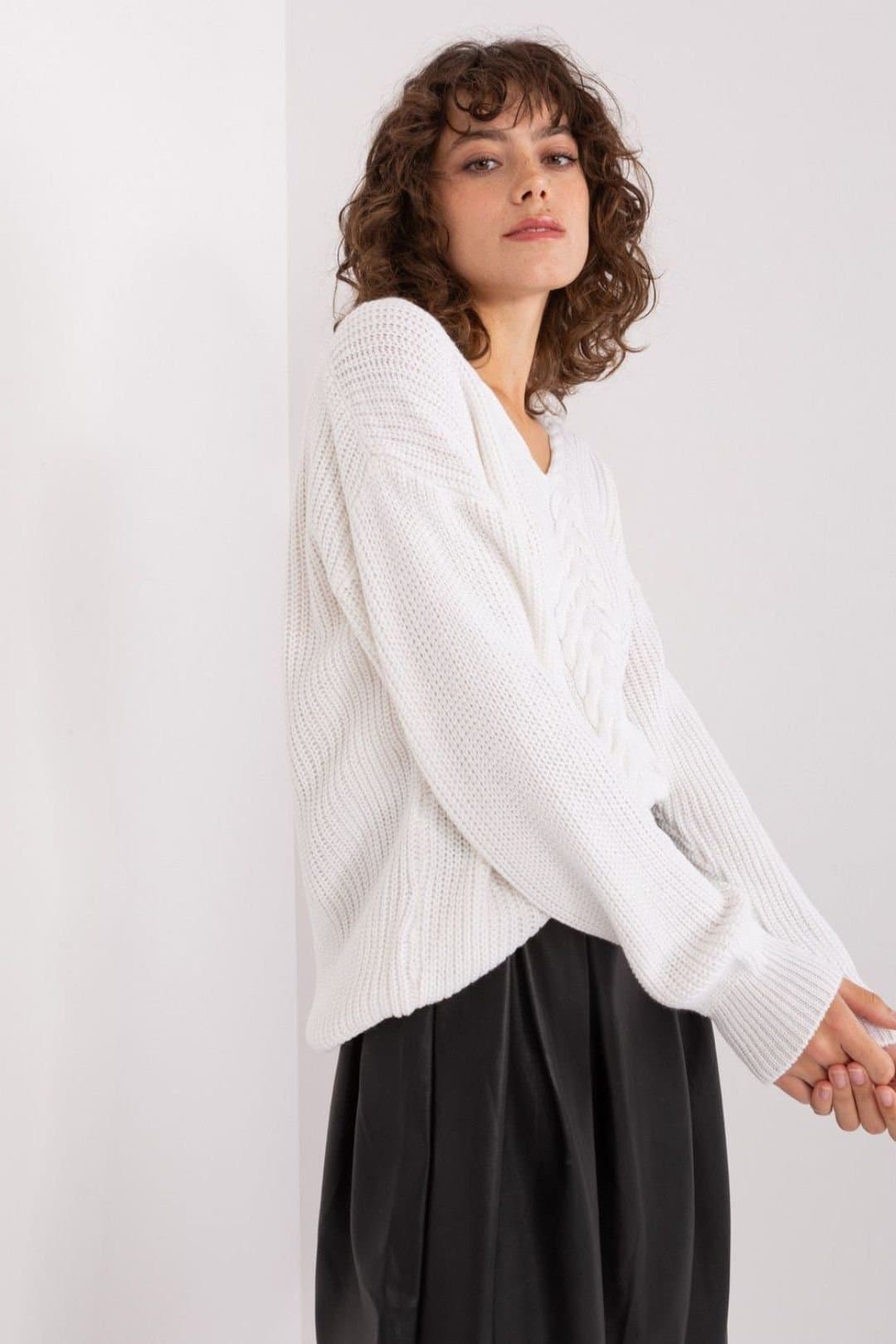 Love Lace Love Lace Women's Variegated Texture V Neck Acrylic Sweater in White