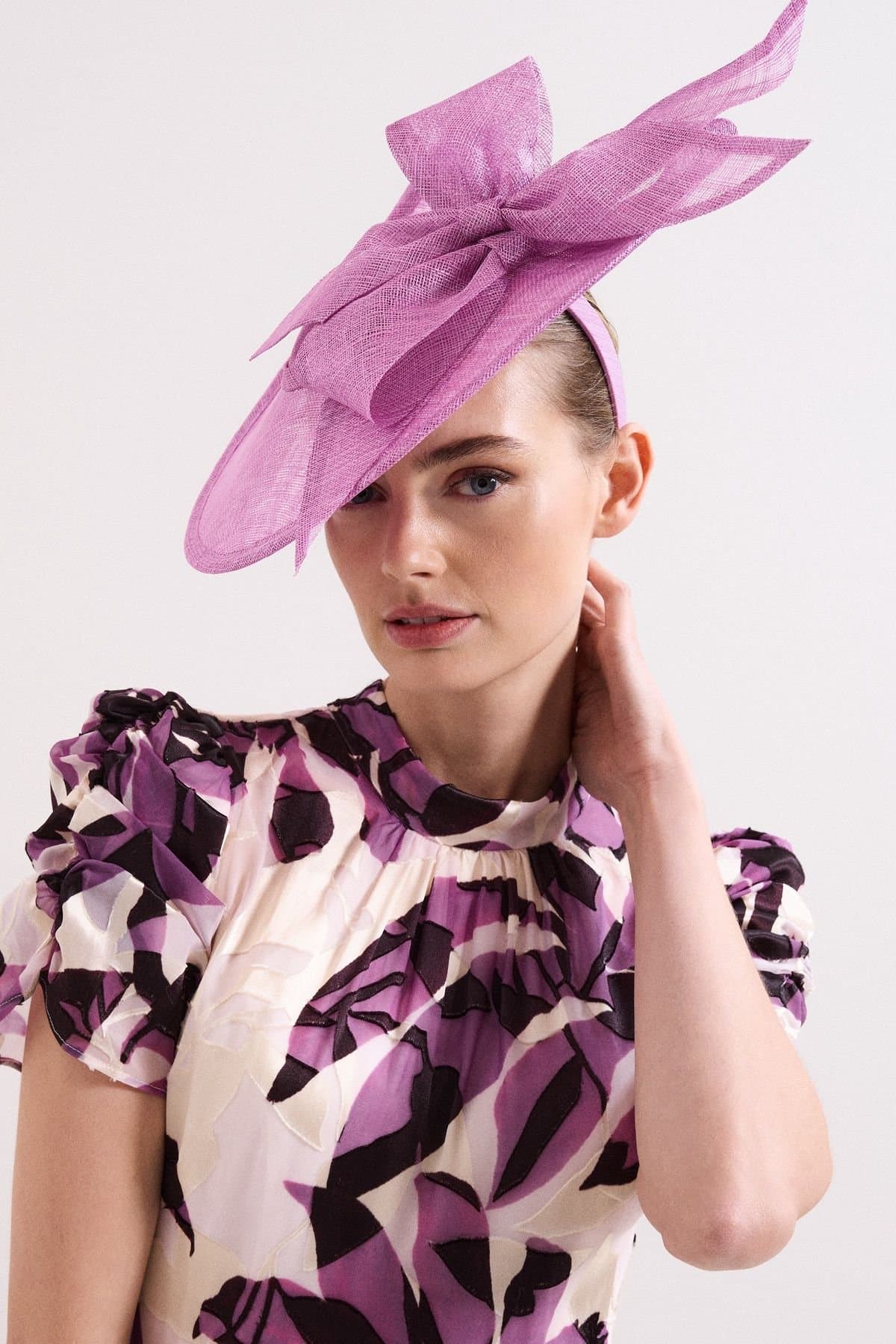Phase Eight Phase Eight Women's Bow Disc Fascinator in Fuchsia