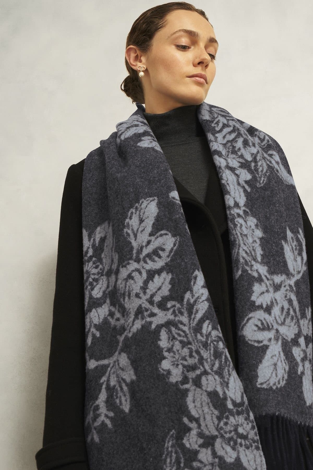 Hobbs London Hobbs London Charcoal Wool Floral Scarf