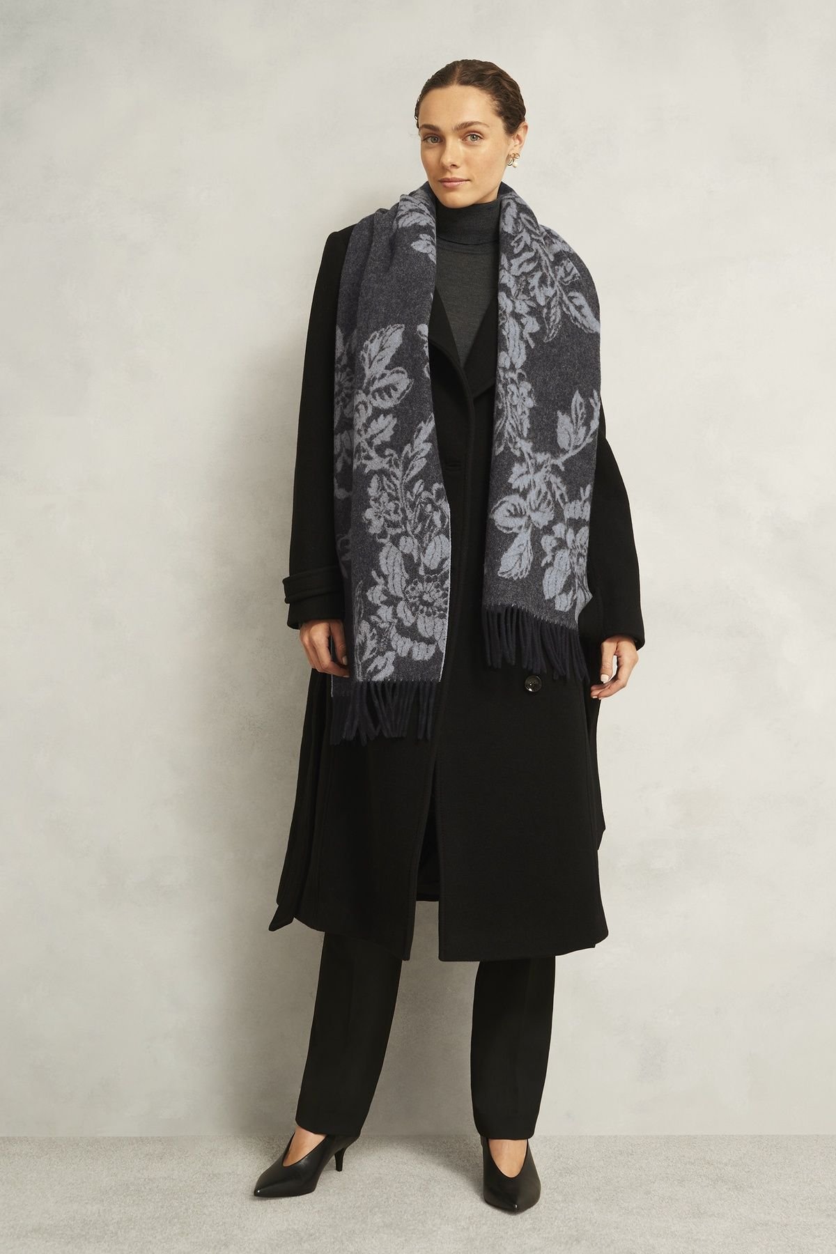 Hobbs London Hobbs London Women's Paula Wool Scarf in Charcoal - 3