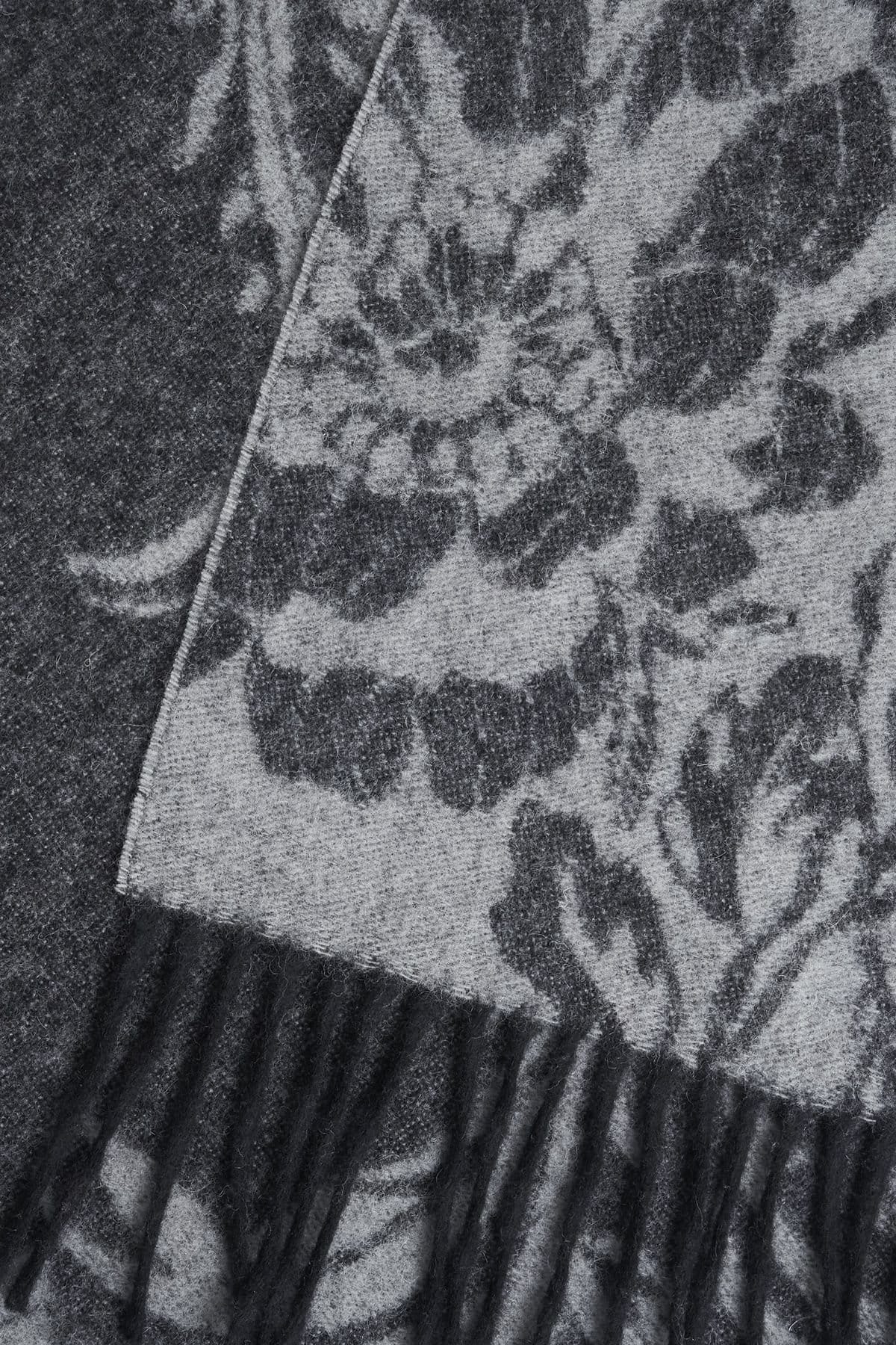 Hobbs London Hobbs London Women's Paula Wool Scarf in Charcoal - 4