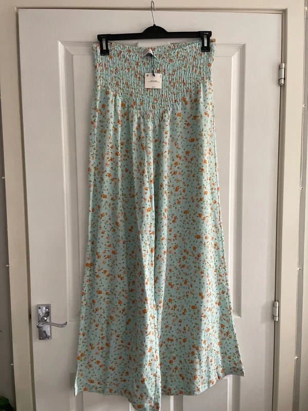Bershka Bershka Women‘s wide leg floral trousers
