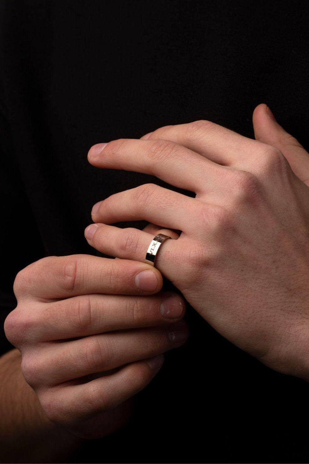 Outrage London Outrage London Men's Silver Personalised Minimalistic Band Ring - 4