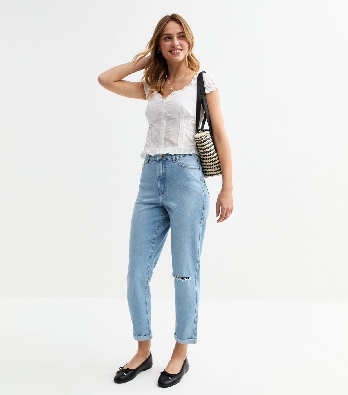 New Look Women's Light Blue Tori Ripped Knee Cropped Jeans New Look