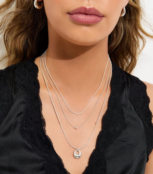 New Look Silver Tone Triple Layer Oval Pendant Necklace New Look - 2