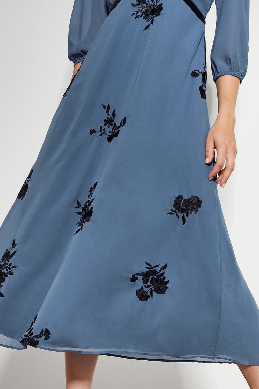 Monsoon Monsoon Women's Tessa V-Neck Floral Midi Dress in Blue - 4