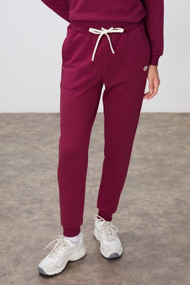 Tommy Life Tommy Life Women's Oversized Cotton-polyester Sweatshirt & Pants Set in Burgundy - 3