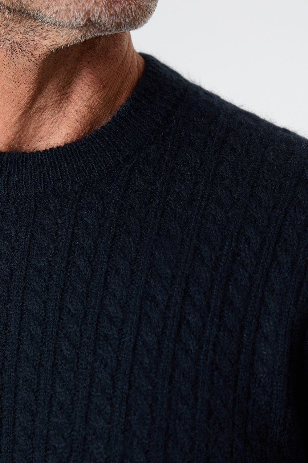 Saltwell Saltwell Men's Cable Knit Crew Neck Jumper in Navy - 4