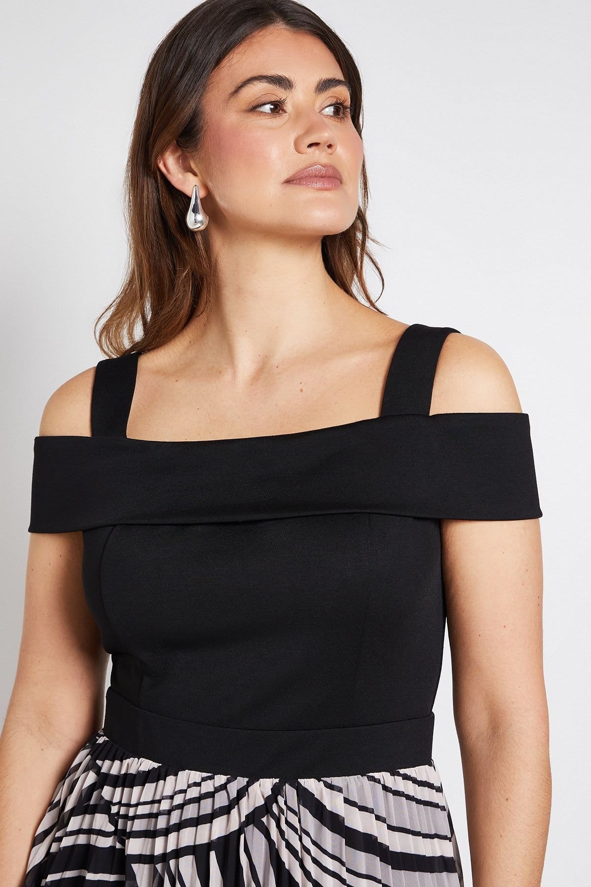 Wallis Wallis Women's Ponte Cold Shoudler Pleated Maxi Dress in Black - 4