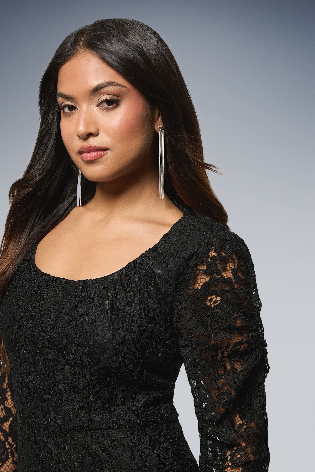 Dorothy Perkins Dorothy Perkins Women's Petite DP Luxe Scoop Neck Lace Pencil Dress in Black - 4