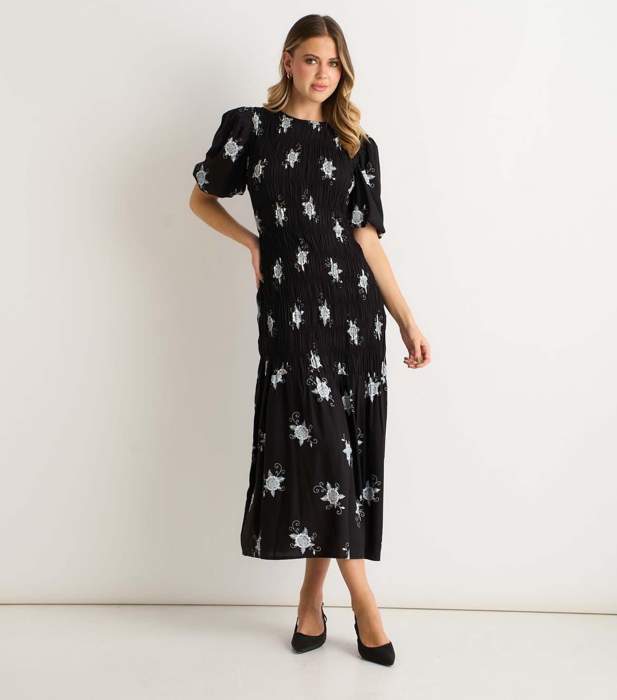 Gini London Women's Black Paisley Print Ruched Midi Dress Gini London New Look
