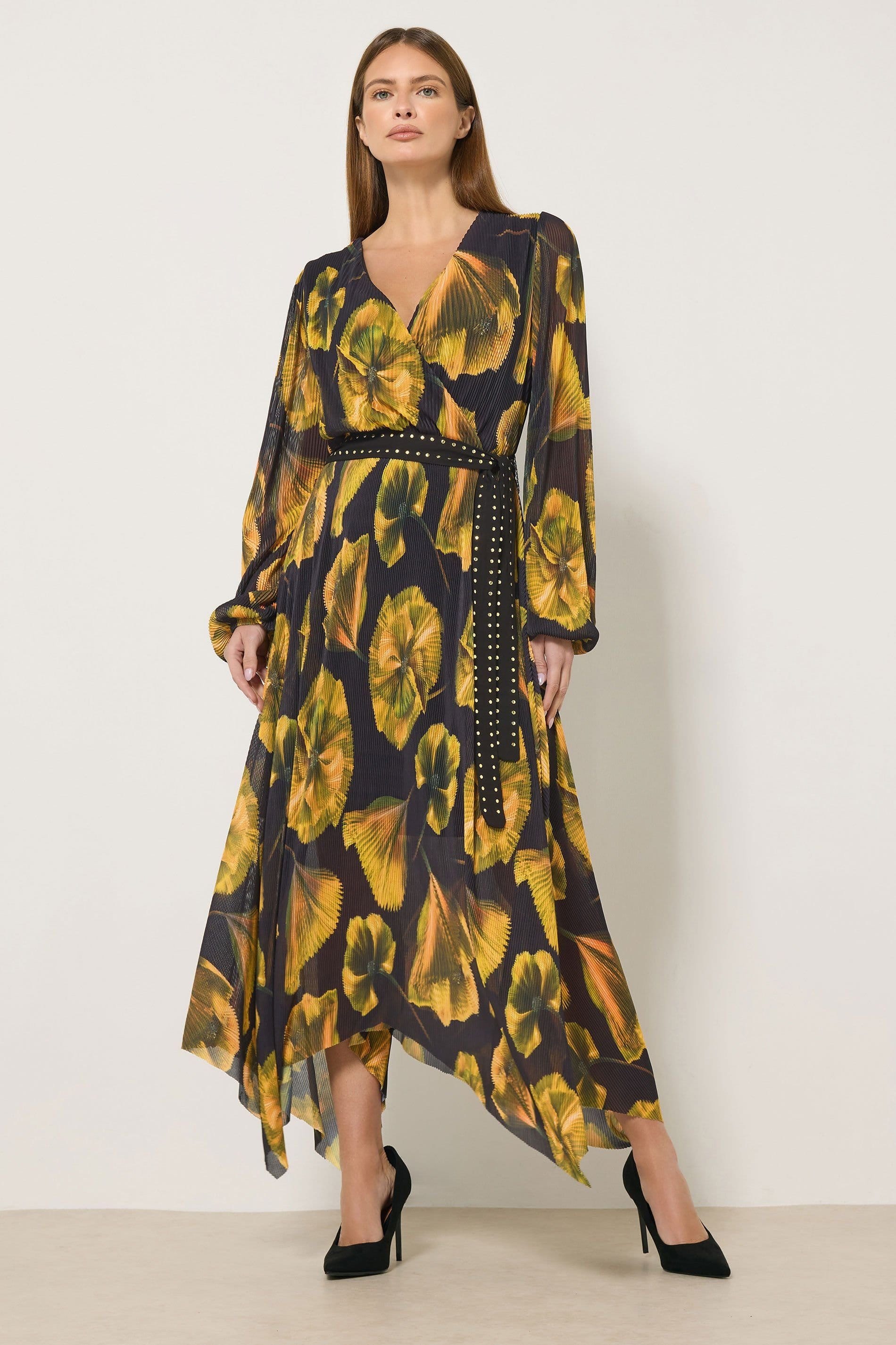 Star by Julien Macdonald Star by Julien Macdonald Women's Floral Mesh Pleated Maxi Dress in Black - 4