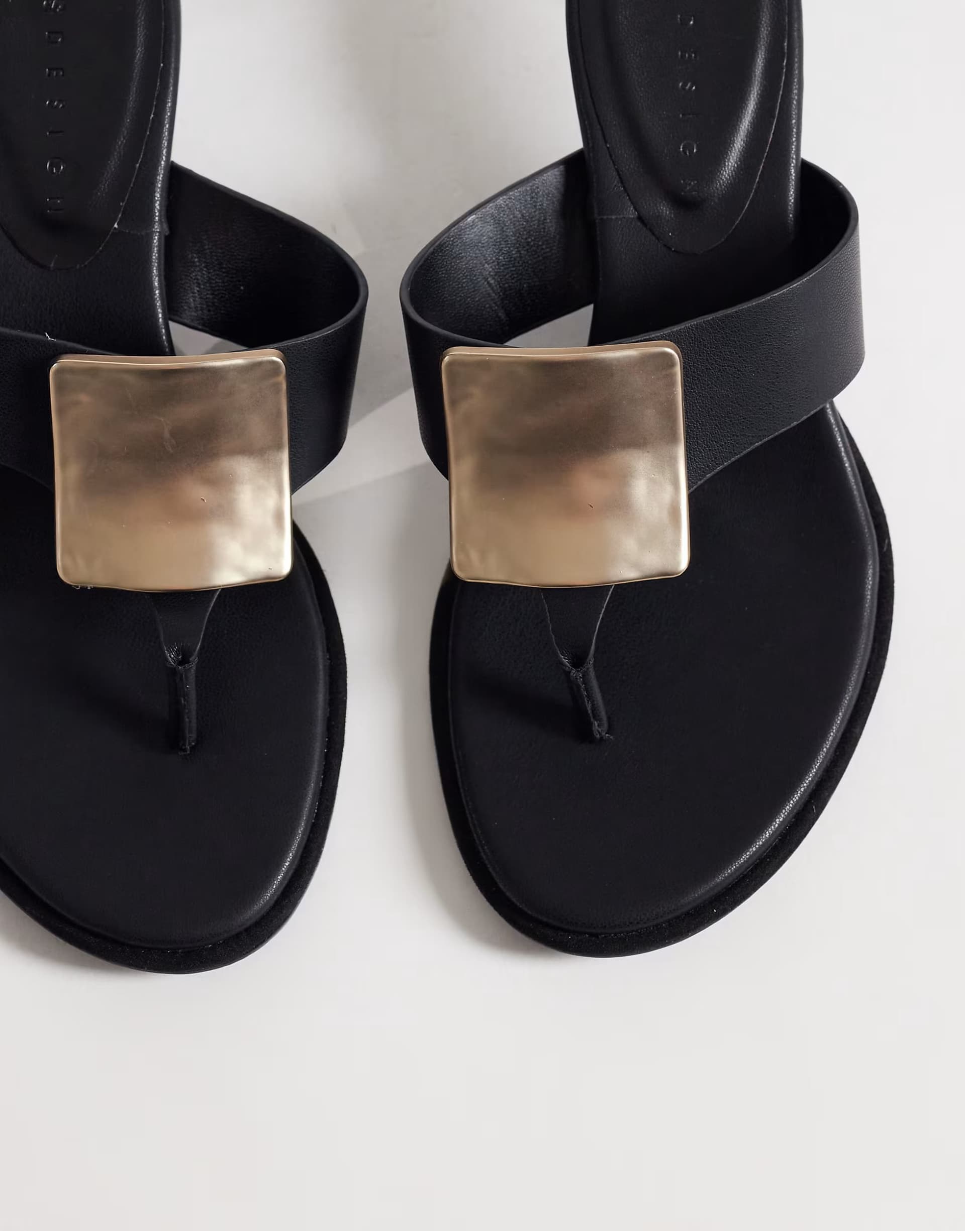 ASOS ASOS DESIGN Horizon trim detail chunky toe thong kitten heel sandals in black