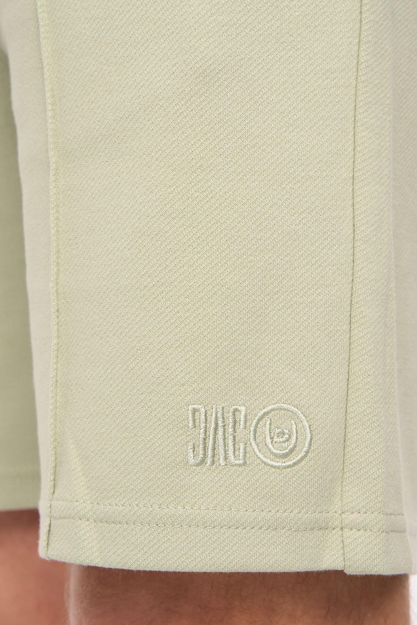 Duck&Cover Duck&Cover Men's Sherborn Comfortable Elasticated Waist Shorts in Light Green - 4