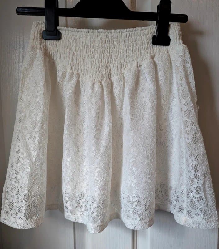 Bershka White lined lace skirt size S