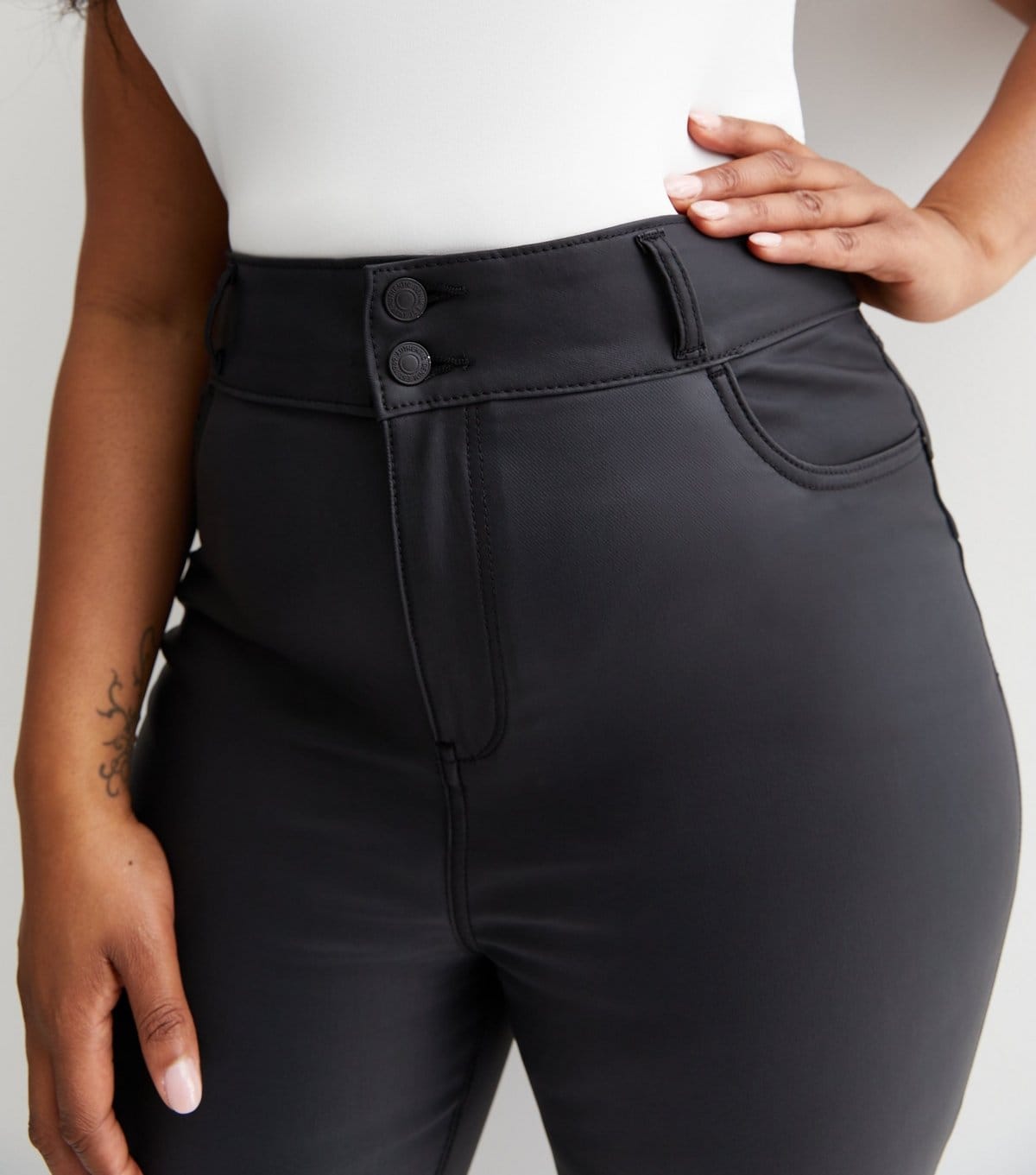 New Look Women's Plus Size Black Coated Lift & Shape High Waist Yazmin Skinny Jeans Curves New Look - 4