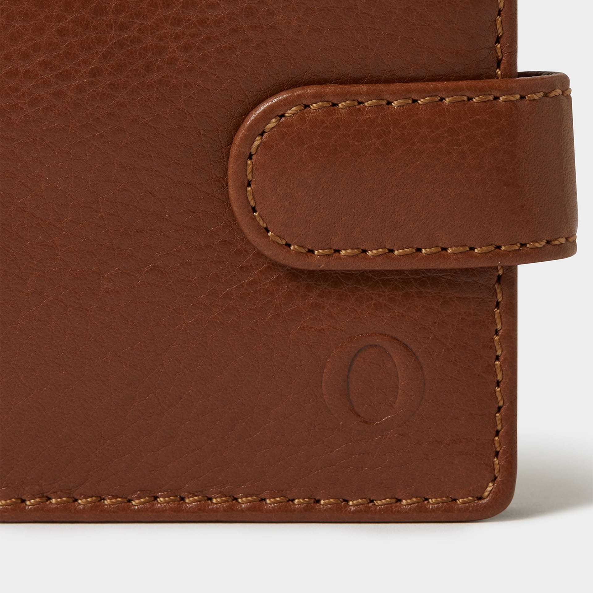 OSPREY LONDON OSPREY LONDON Men's The O Deboss East West Leather Popper Coin Wallet in Tan - 4