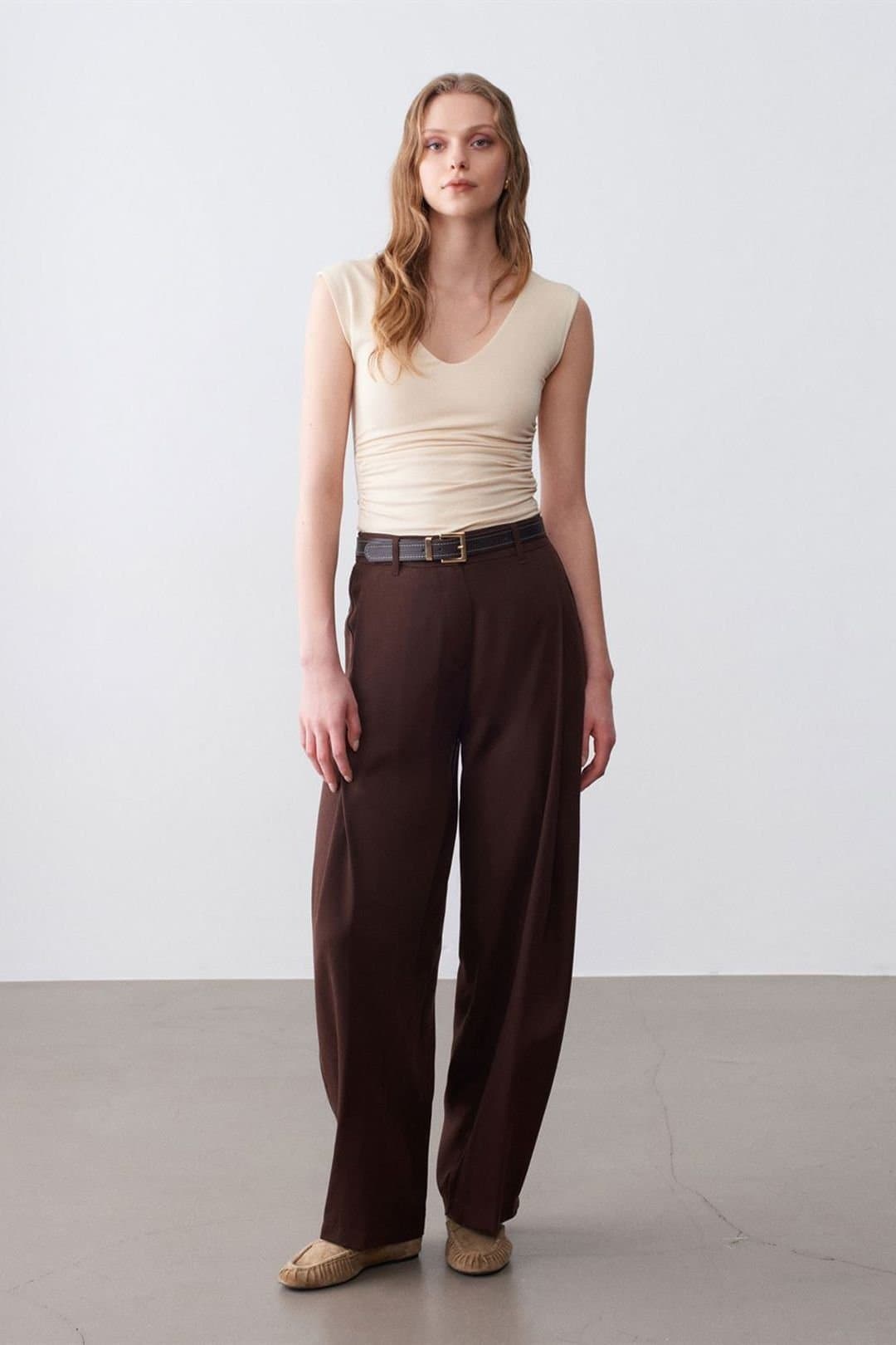Dilvin Dilvin Women's Pleated Wide-Leg Trousers in Chocolate