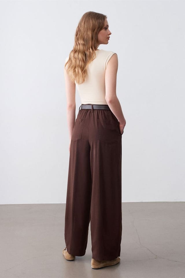 Dilvin Dilvin Women's Pleated Wide-Leg Trousers in Chocolate - 2