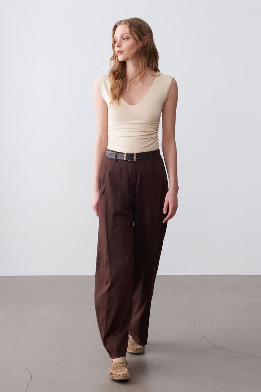 Dilvin Dilvin Women's Pleated Wide-Leg Trousers in Chocolate - 4