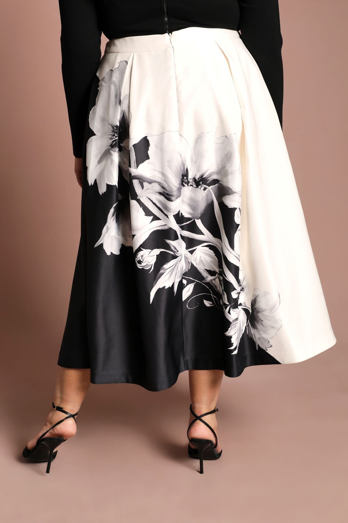 Coast Coast Women's Plus Satin Midi Skirt With Placement Print in Mono - 3