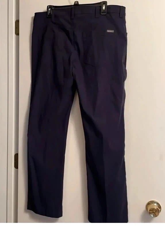 Eddie Bauer Eddie Bauer men’s navy pants. Size 38x30. Zippered front. Front and back pockets