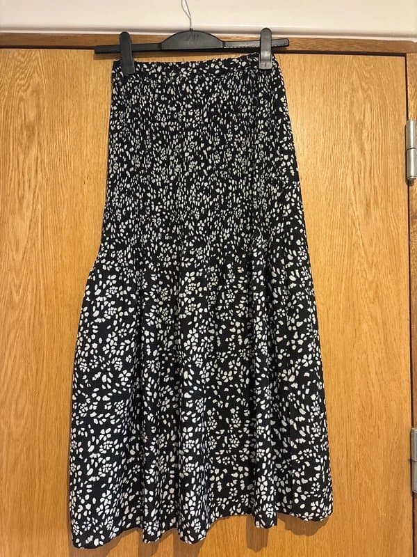 Topshop Topshop black and white floral maxi skirt with slits