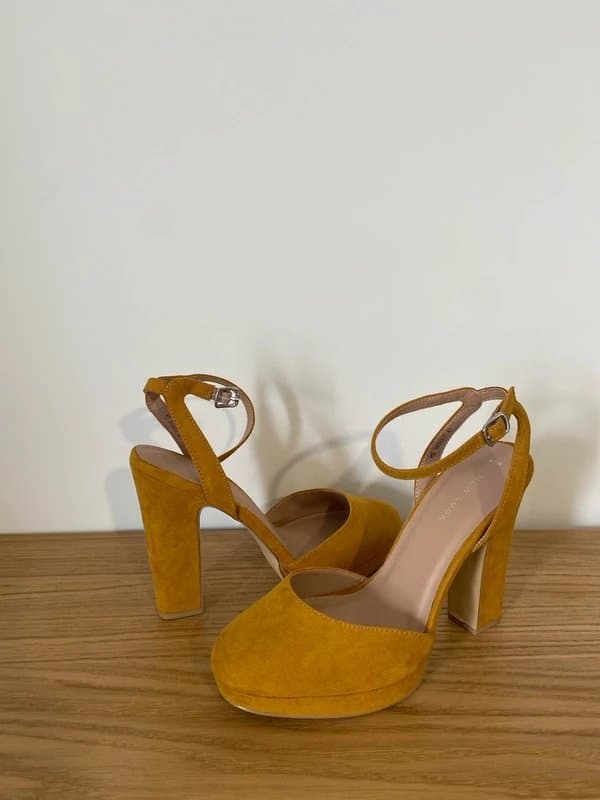 New Look Mustard velvet size 6 new look heels