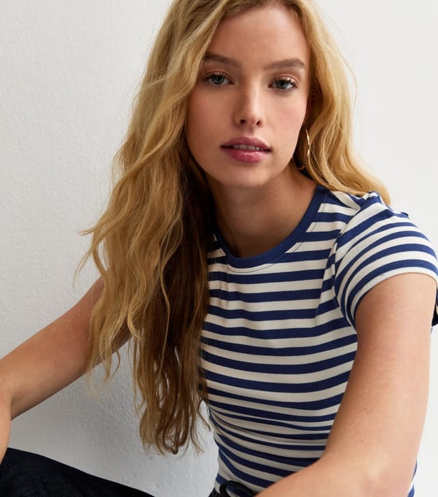 New Look Women's Blue Striped Cropped T-Shirt New Look - 2