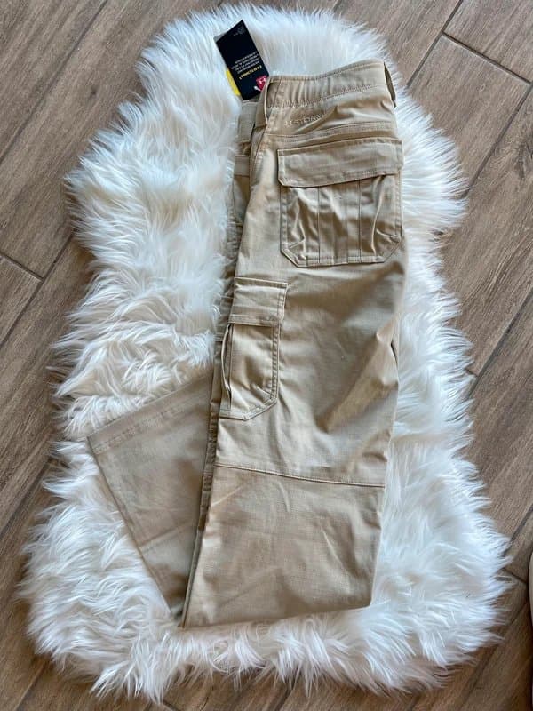 Under Armour Under Armour Women’s Khaki Tactical Pants Size 6 NWT