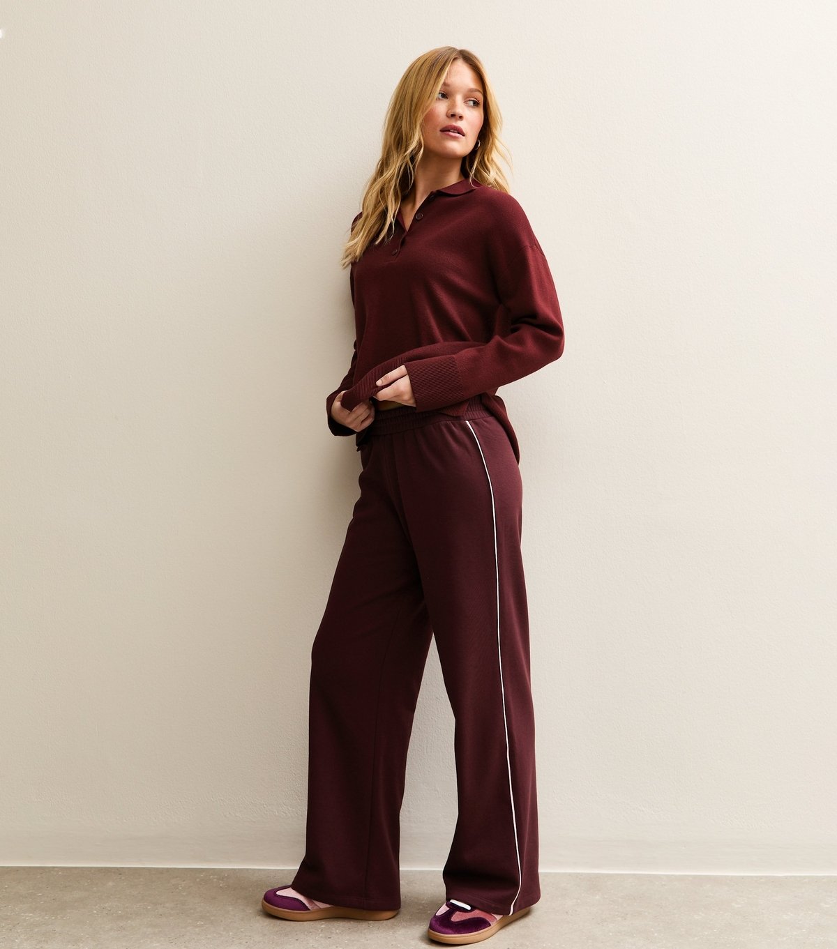 New Look Women's Dark Burgundy Side Stripe Wide Leg Joggers New Look - 2