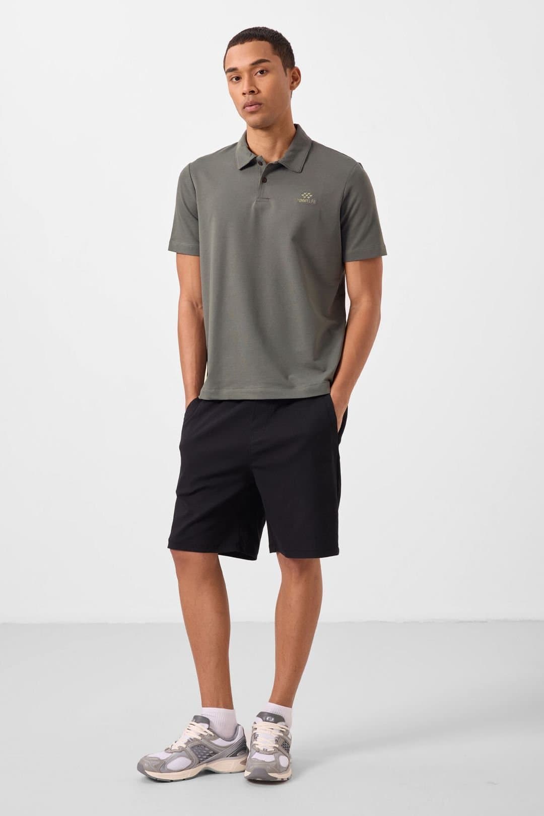 Tommy Life Tommy Life Men's Woven Chino Shorts in Black