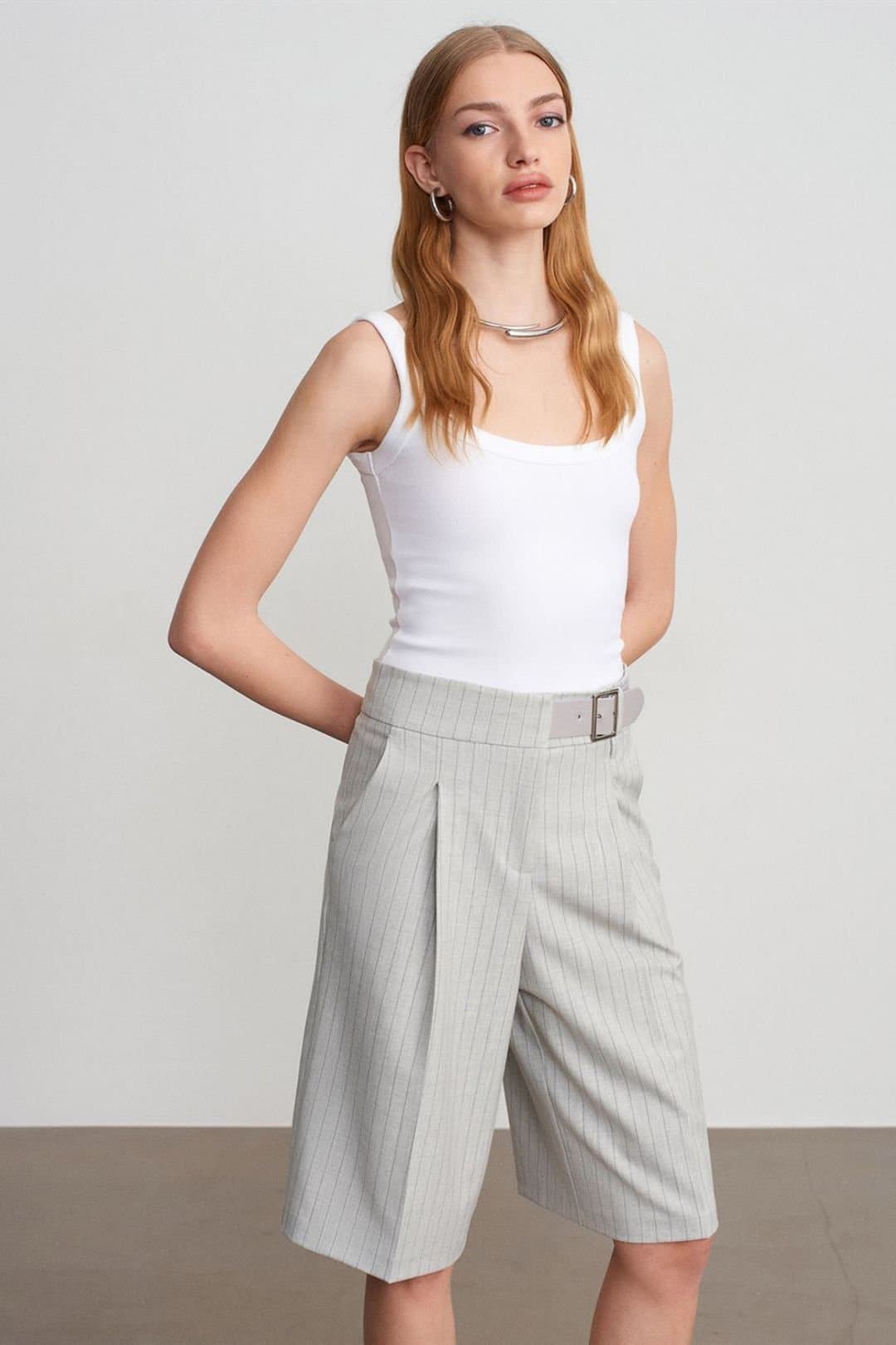 Dilvin Dilvin Women's High-Waist Striped Tailored Shorts With Belt in Light Grey