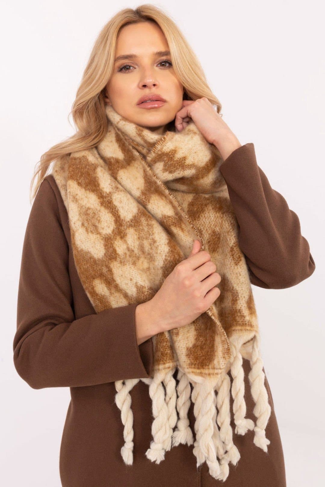 Love Lace Love Lace Women's Elegant Animal Motif Polyester Scarf with Fringes for Winter in Beige