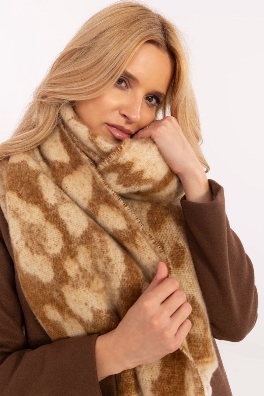 Love Lace Love Lace Women's Elegant Animal Motif Polyester Scarf with Fringes for Winter in Beige - 4