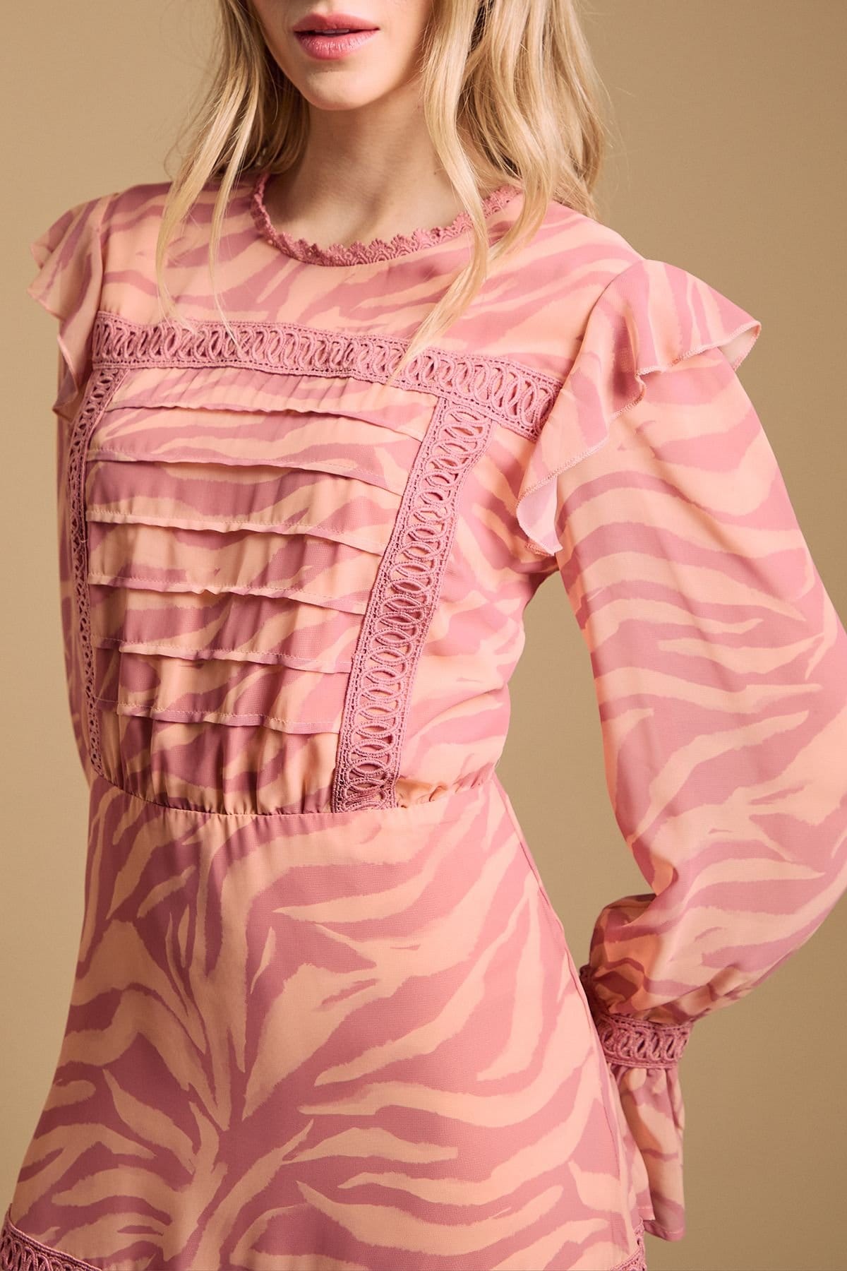 Oasis Oasis Women's Pin Tuck Detail Midi Dress in Animal - 4