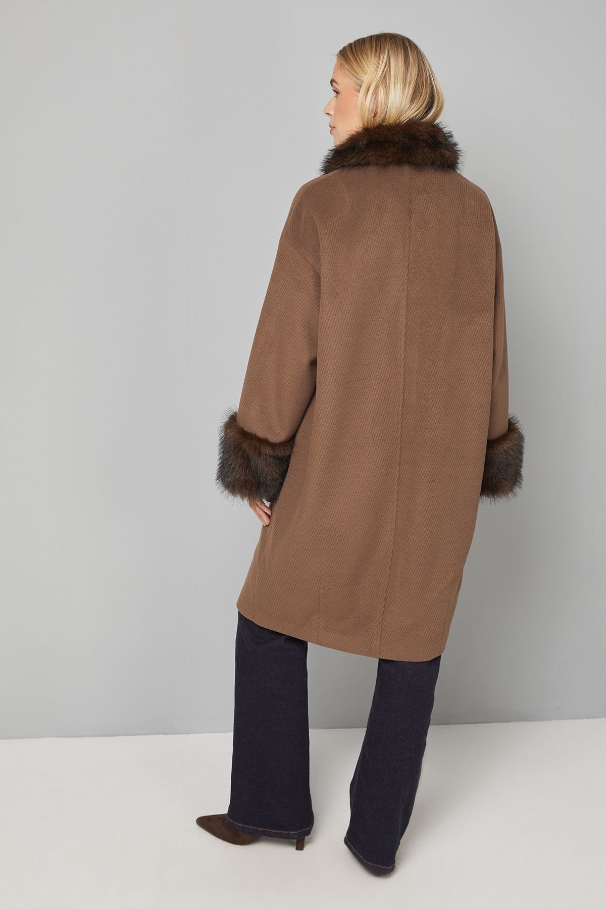 Wallis Wallis Women's Petite Toggle Detail Faux Fur Collar Coat in Chocolate - 3