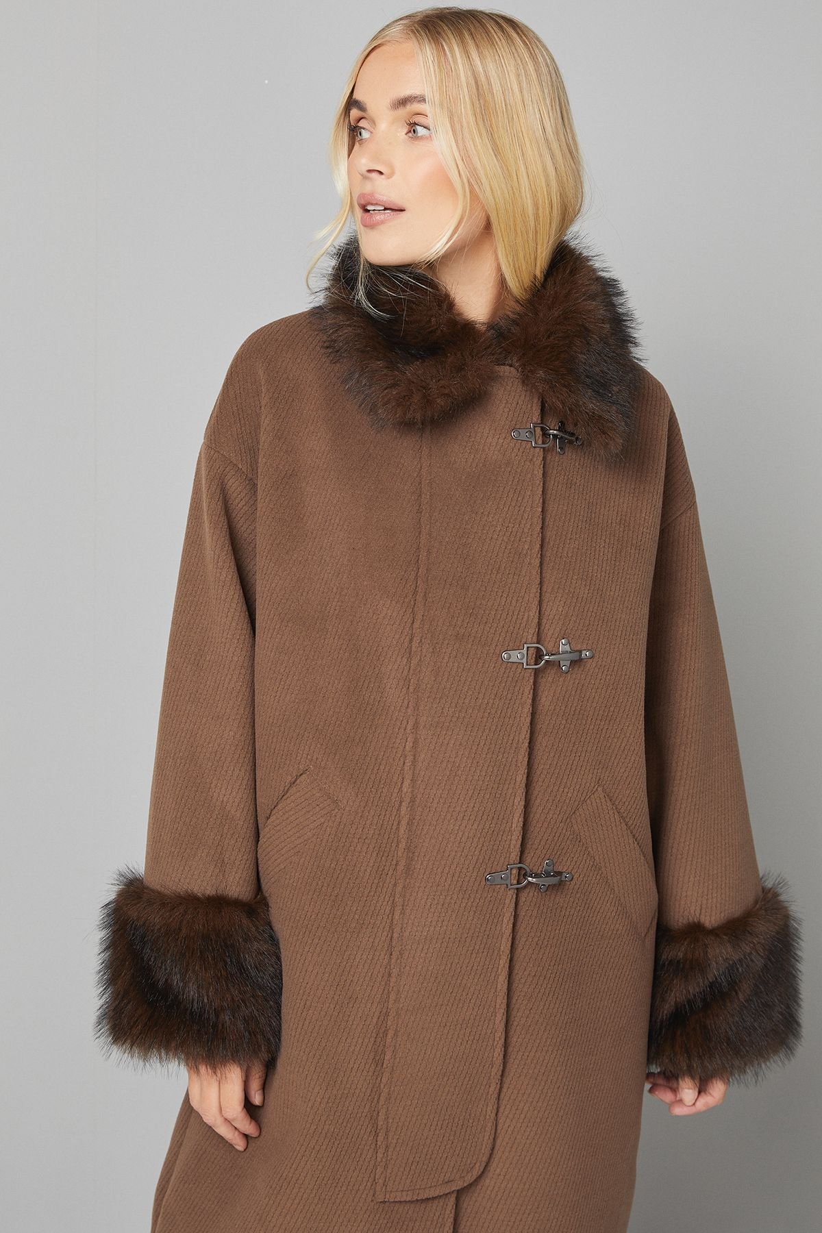 Wallis Wallis Women's Petite Toggle Detail Faux Fur Collar Coat in Chocolate - 4