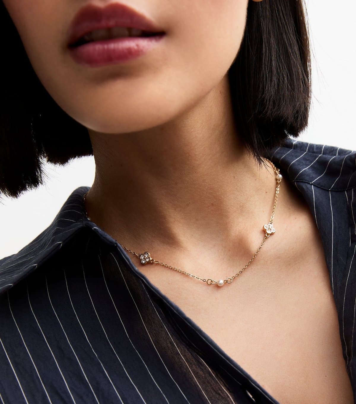 New Look New Look Gold Tone Diamante Flower Necklace