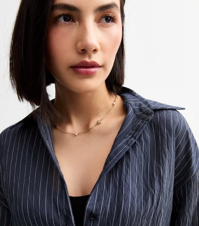 New Look Gold Tone Diamante Flower Necklace New Look - 2