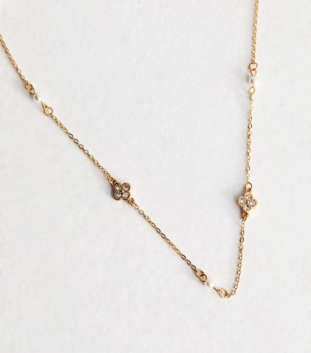 New Look Gold Tone Diamante Flower Necklace New Look - 3